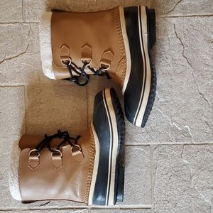 Sorel waterproof boots, ladies size 6.
